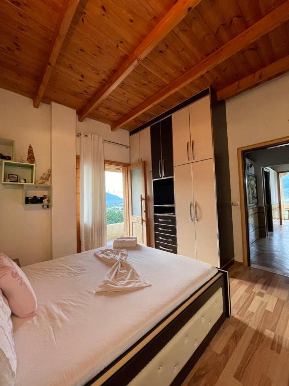 Postel nebo postele na pokoji v ubytování Elsa's Villa