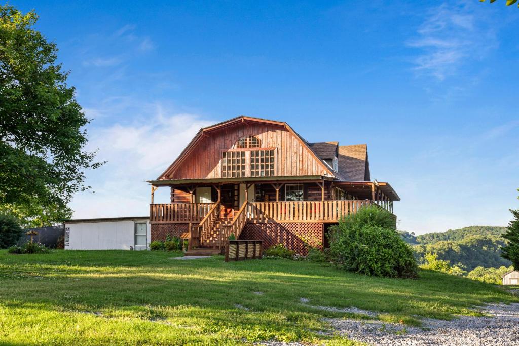 a large wooden house with a gambrel roof at Hillbilly Highrise in Sevierville