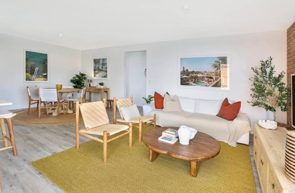 Posezení v ubytování Luxury 2 Bedroom Unit Mooloolaba