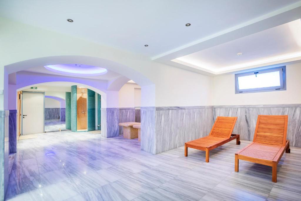Posezení v ubytování Hotel Hanioti Village Spa
