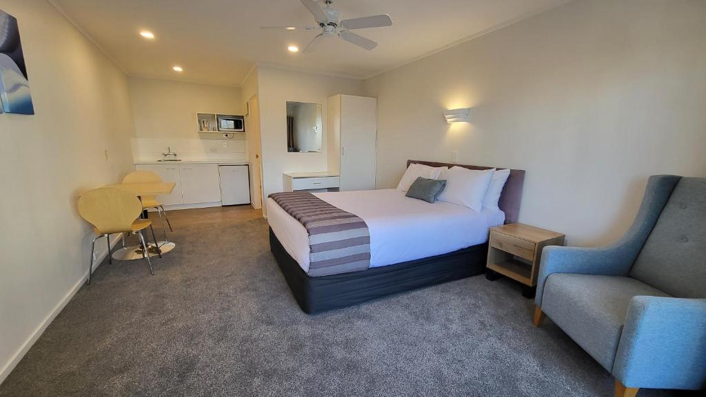 Postel nebo postele na pokoji v ubytování Manukau Motor Lodge