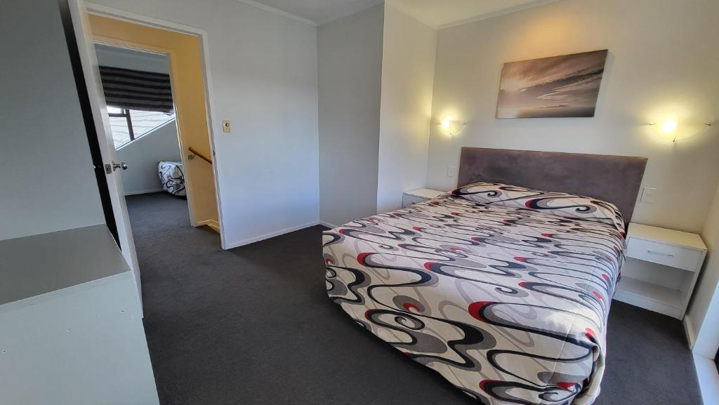 Postel nebo postele na pokoji v ubytování Manukau Motor Lodge