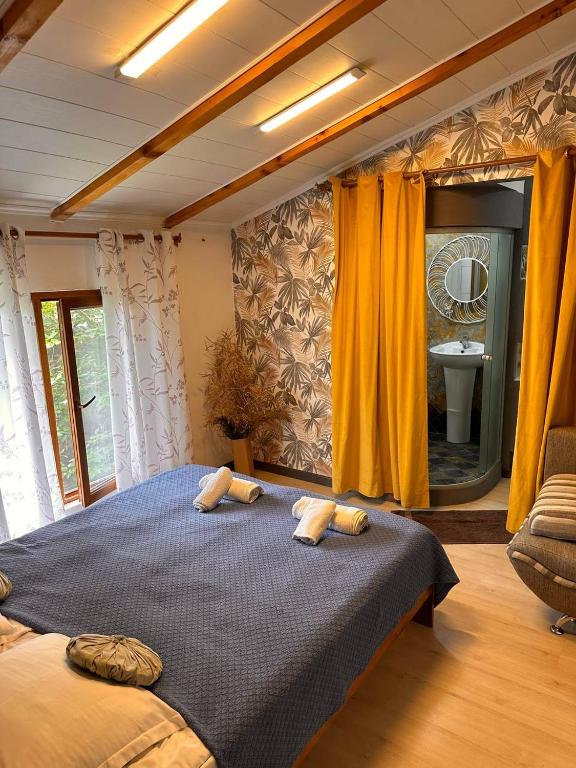 Postel nebo postele na pokoji v ubytování Guest house “Tamari’s”
