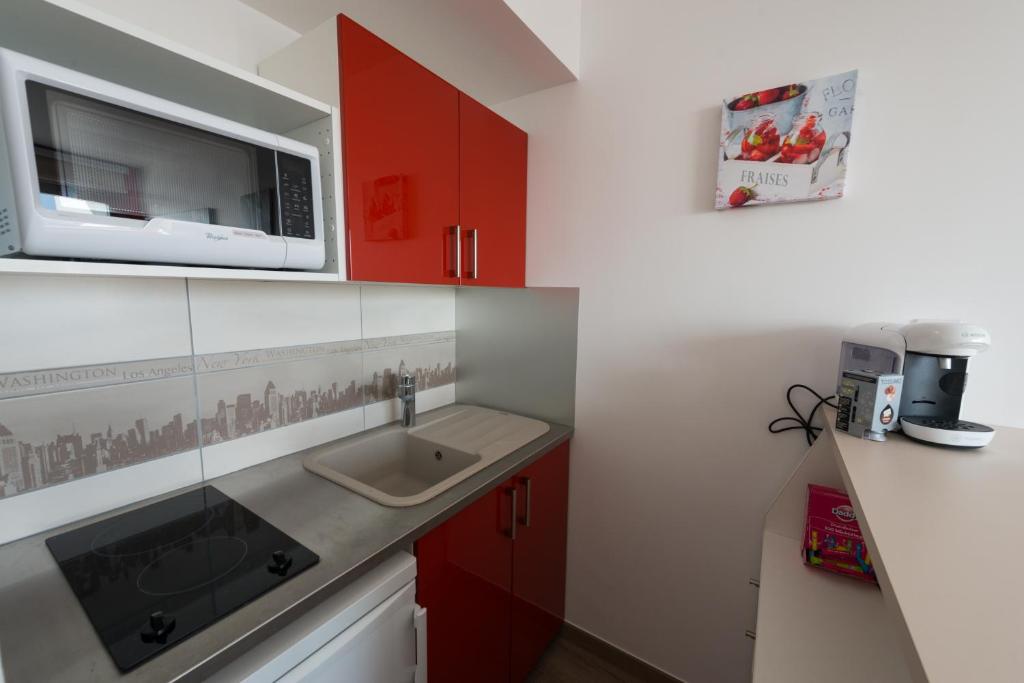 Kuchyň nebo kuchyňský kout v ubytování Paris La Défense Studio