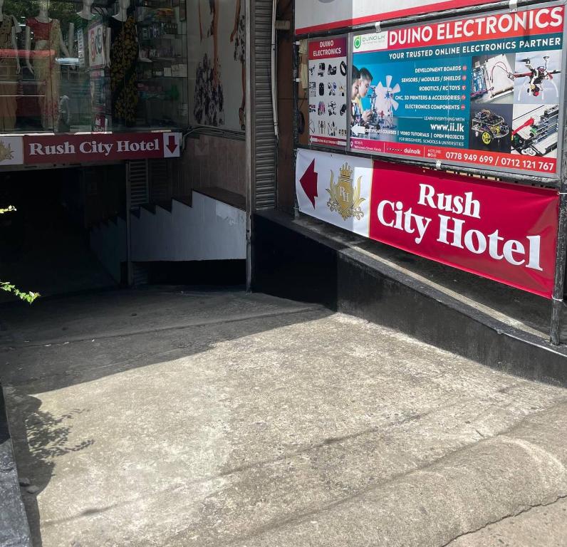 Certifikát, hodnocení, plakát nebo jiný dokument vystavený v ubytování Rush City Hotel Kandy