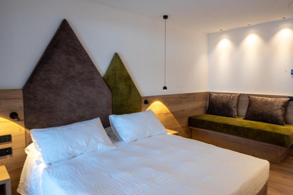 Postel nebo postele na pokoji v ubytování Monza Dolomites Hotel