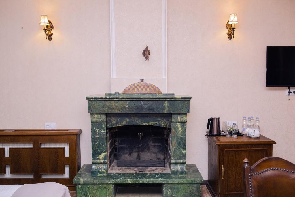 TV a/nebo společenská místnost v ubytování Hotel Imperial House