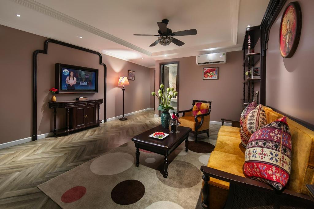 Suite Hạng Hoàng Gia Có Ban Công