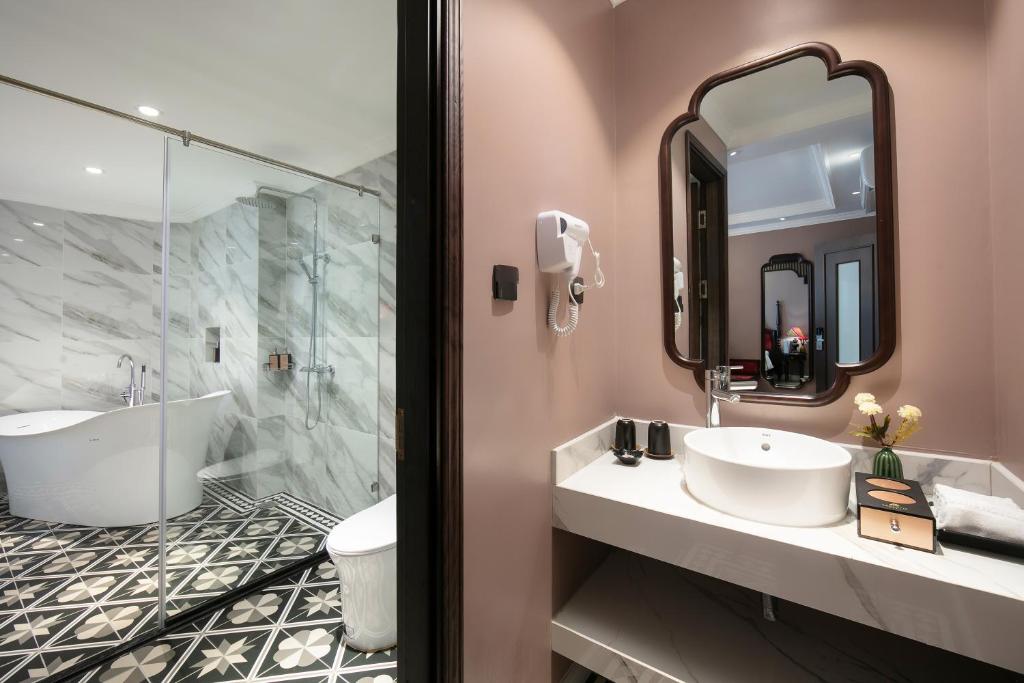 Suite Gia Đình Deluxe