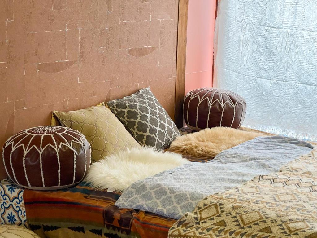 Postel nebo postele na pokoji v ubytování Wonderlust Inn