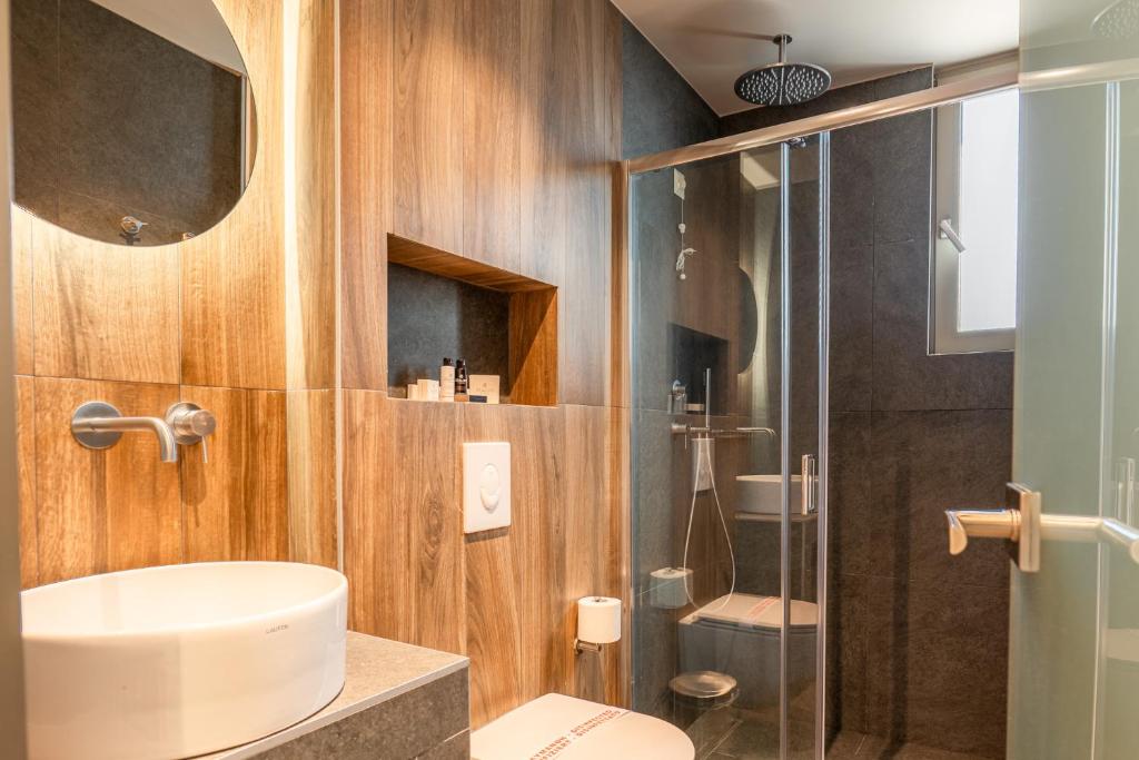 Koupelna v ubytování Wellnest Hotel