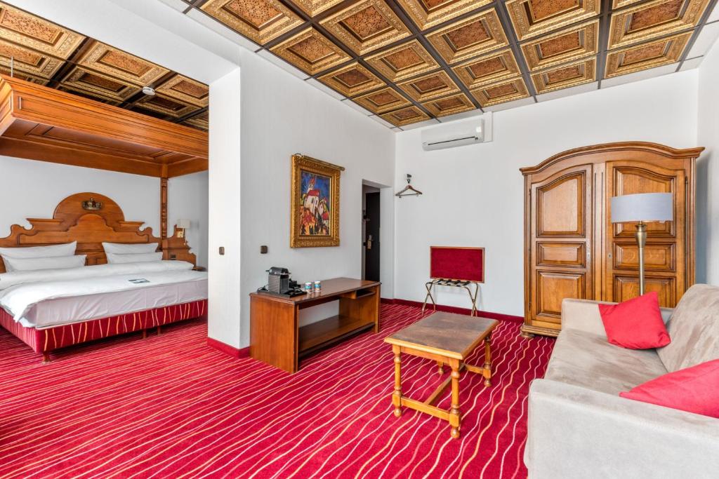 
Superior Family Room
