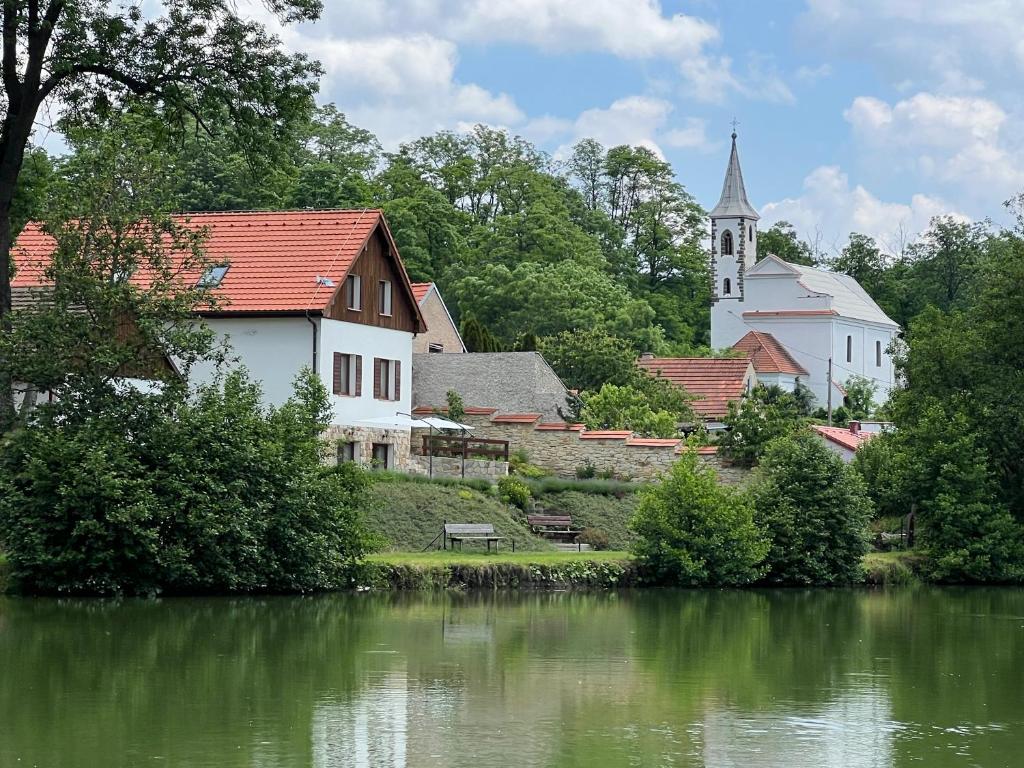 Příroda nedaleko venkovského domu