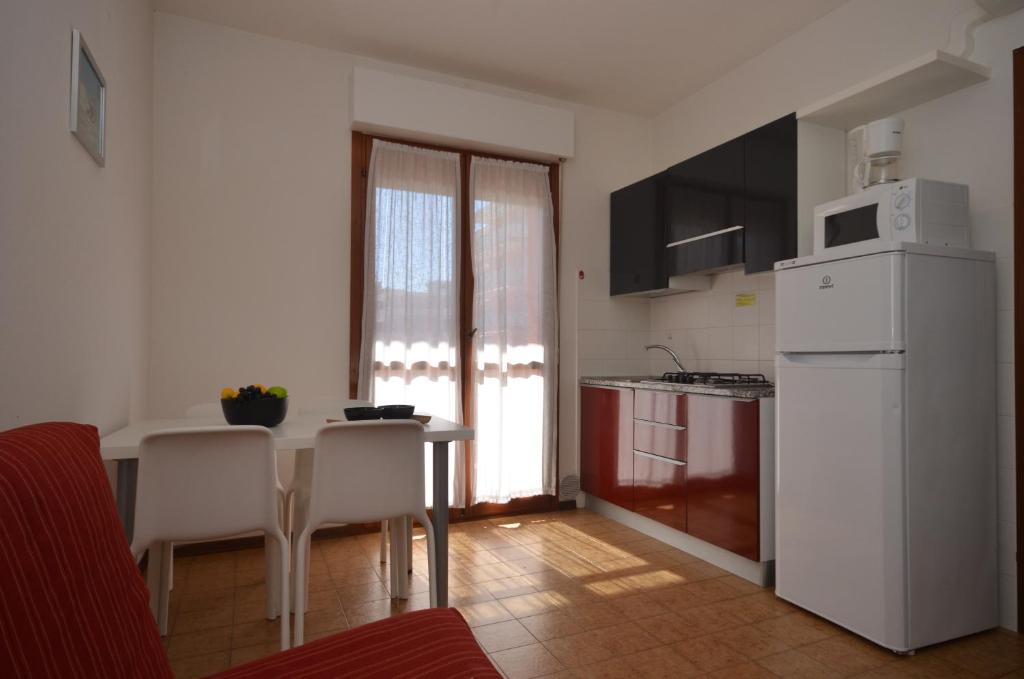 A kitchen or kitchenette at Residence Valbella