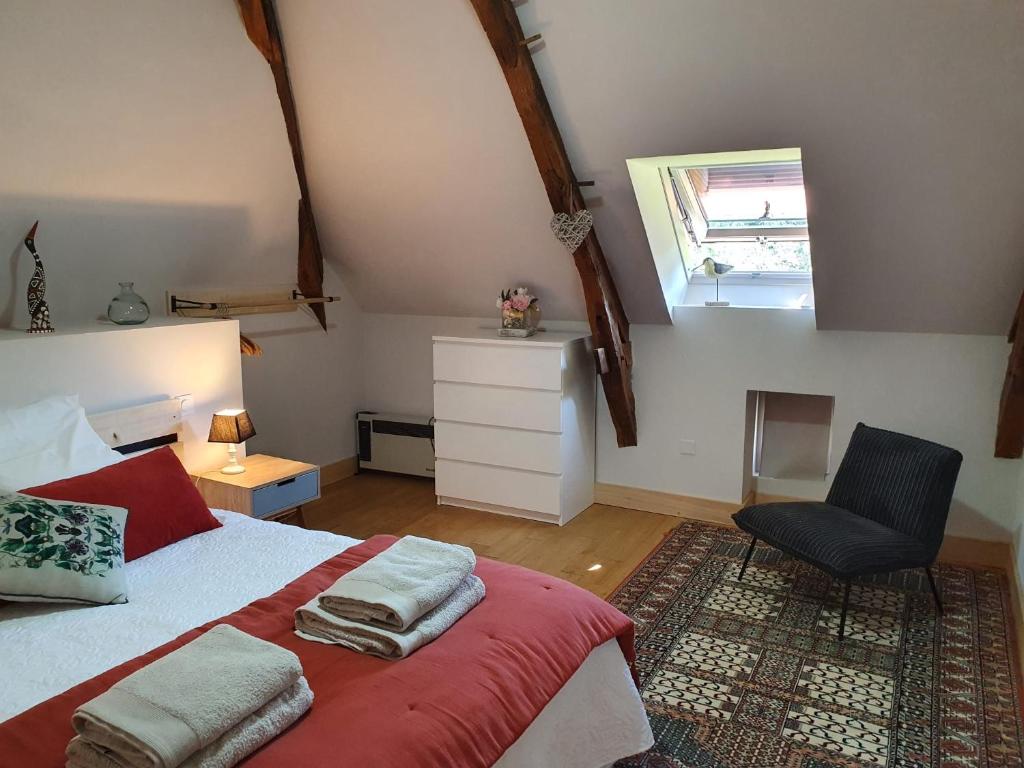Postel nebo postele na pokoji v ubytování Gite de Charme Gite du Hameau