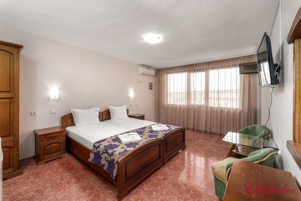 Postel nebo postele na pokoji v ubytování Hotel Chuchulev