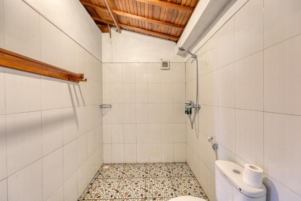 Sebuluh Sunset Hill - 16