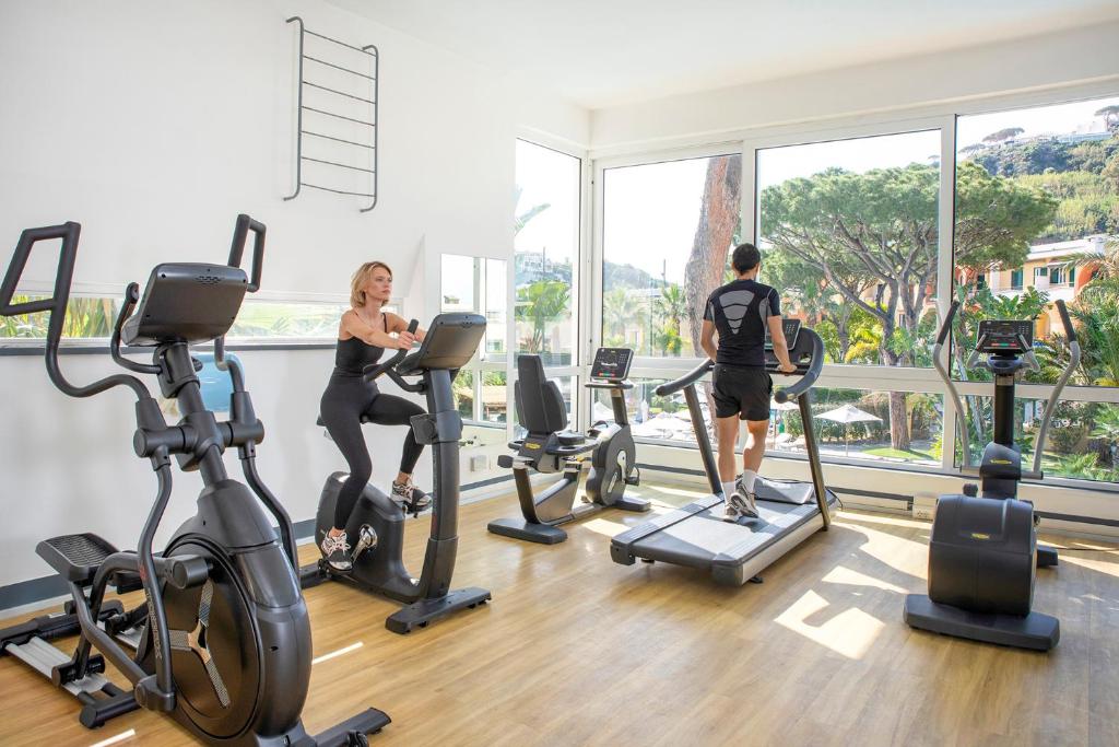 Fitness centrum a/nebo fitness zařízení v ubytování La Reginella Resort & Spa