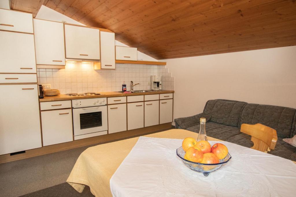 Kuchyňa alebo kuchynka v ubytovaní Appartement Talstation Zentral Wildschönau WILD020 by FeWo-Plan