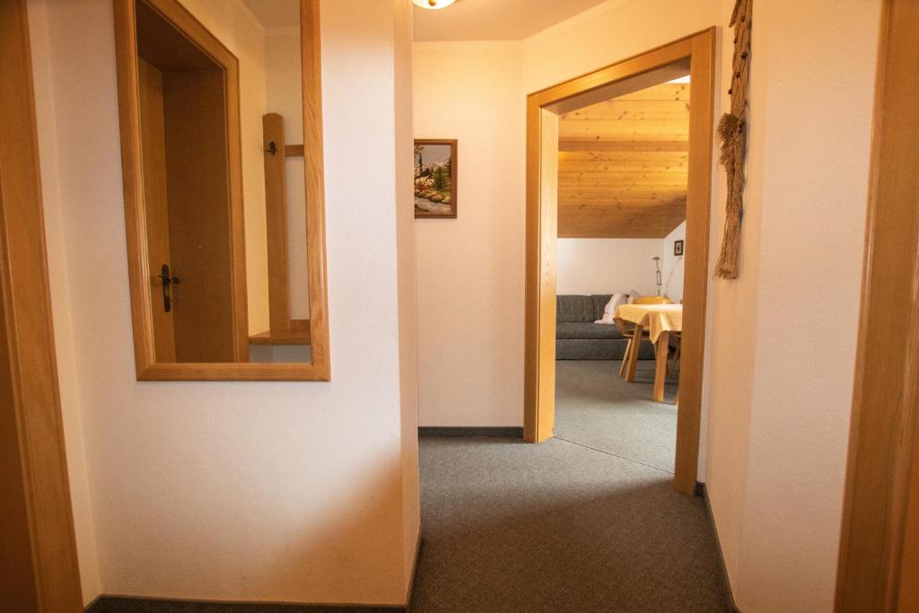 Posteľ alebo postele v izbe v ubytovaní Appartement Talstation Zentral Wildschönau WILD020 by FeWo-Plan