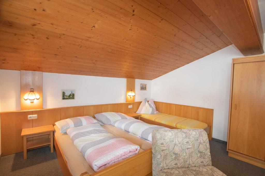 Posedenie v ubytovaní Appartement Talstation Zentral Wildschönau WILD020 by FeWo-Plan