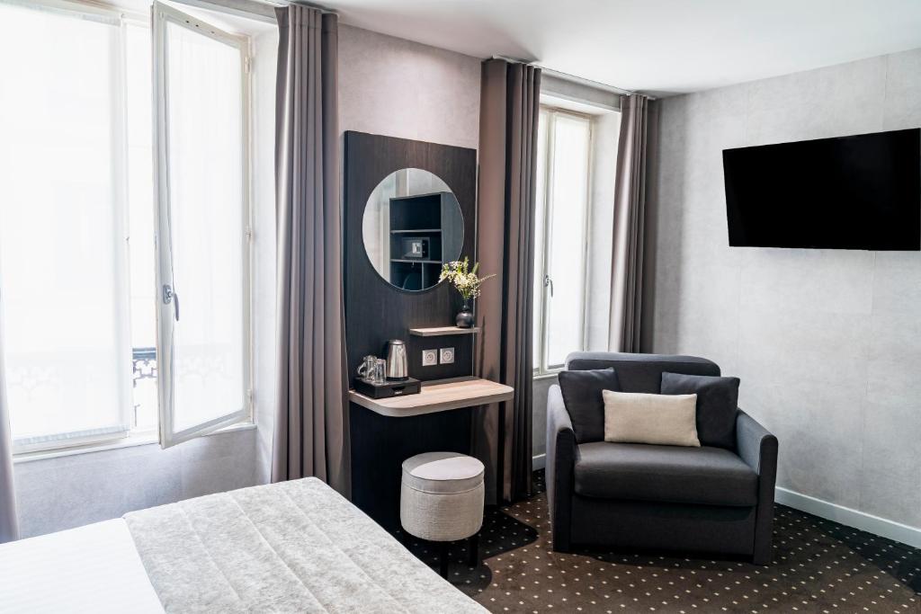 Hotel de la Paix Tour Eiffel - Deluxe Triple Room