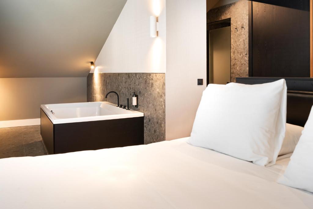Van der Valk TheaterHotel De Oranjerie - Cozy Suite