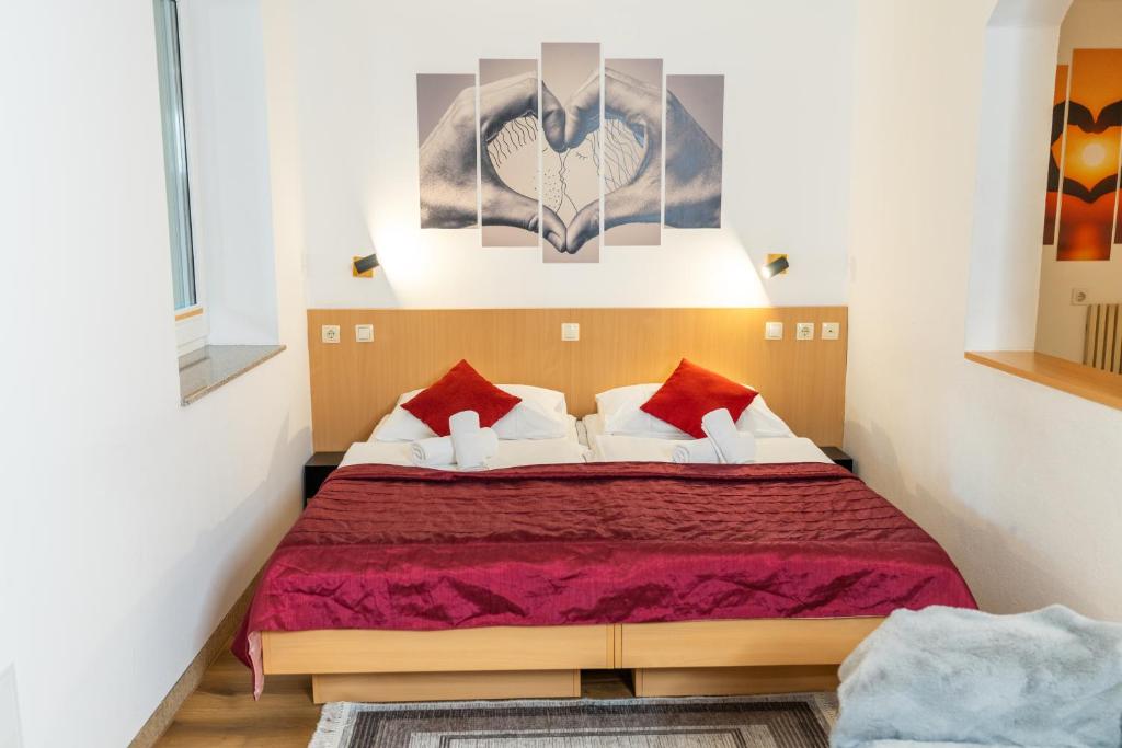 Postel nebo postele na pokoji v ubytování Hotel Center Bohinjsko Jezero