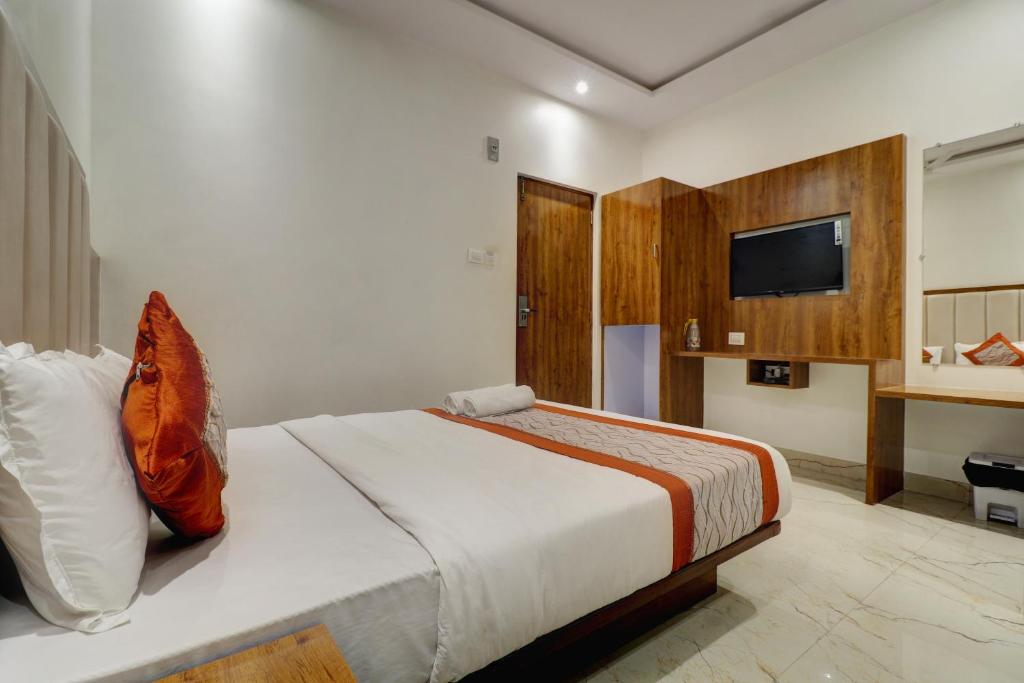 Postel nebo postele na pokoji v ubytování Hotel A K Fort Inn