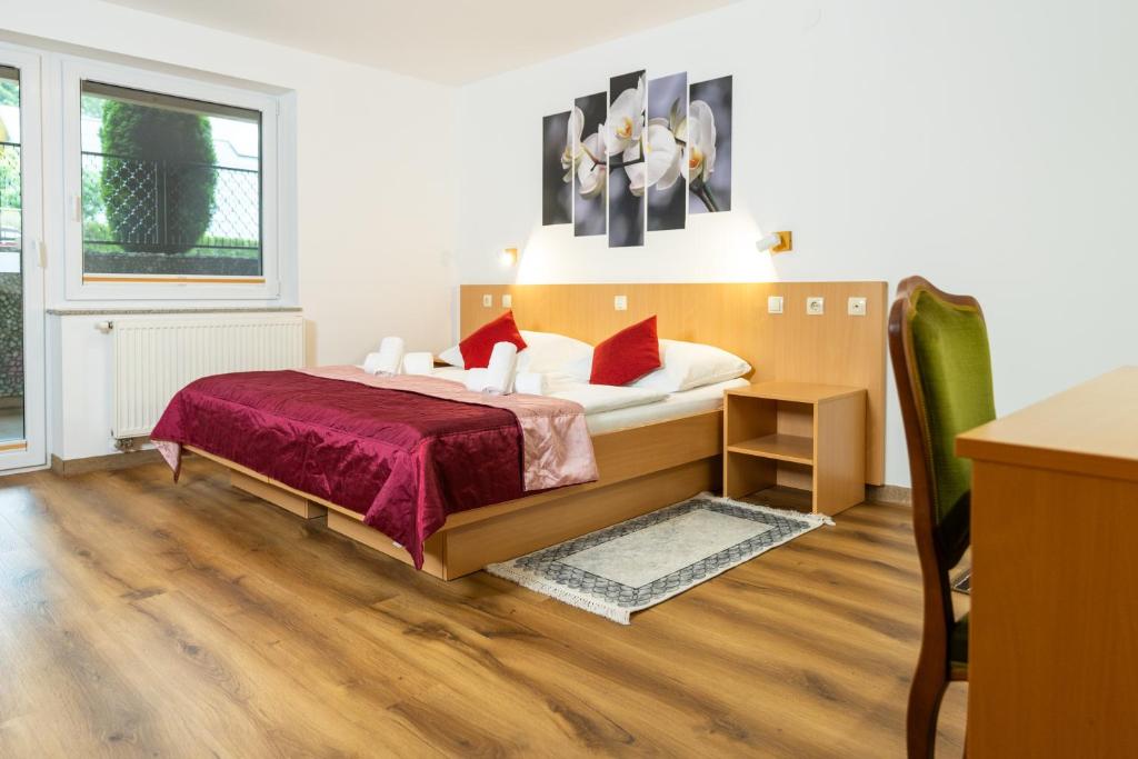 Postel nebo postele na pokoji v ubytování Hotel Center Bohinjsko Jezero