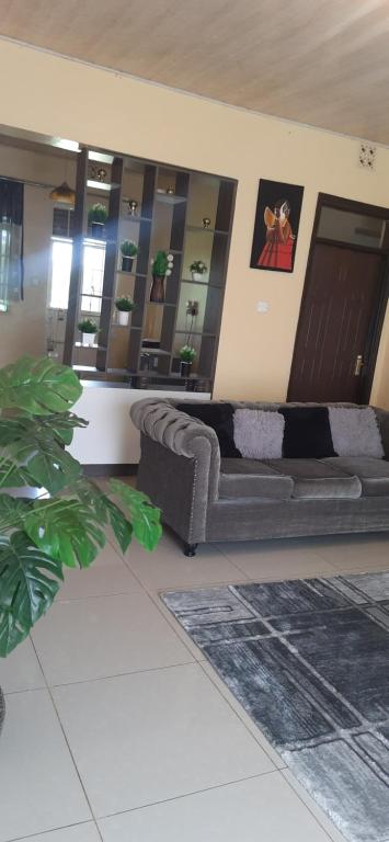 Posezení v ubytování Kisumu Airport view 2br apartment house