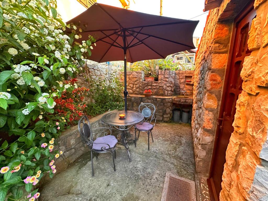 Patio alebo iná vonkajšia časť ubytovania Apartments Cvita