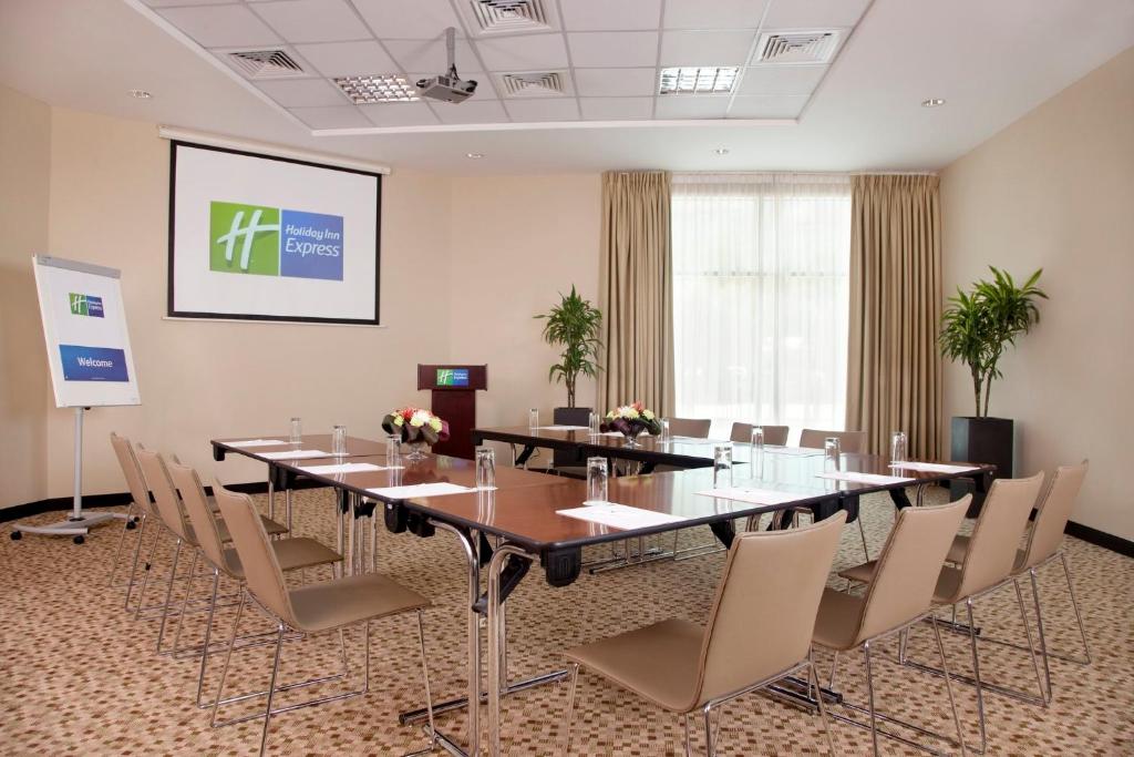 Holiday Inn Express Dubai Safa Park by IHG - Resim 39