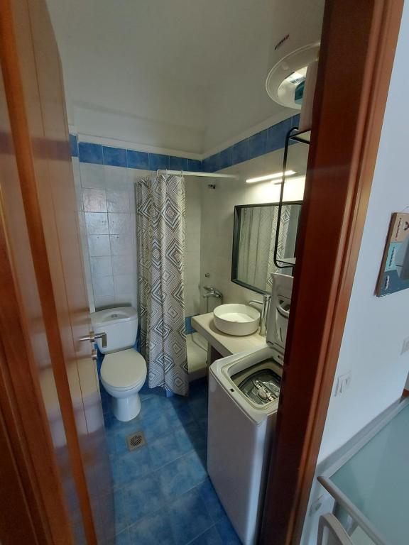 Koupelna v ubytování Posidi Holidays Apartments