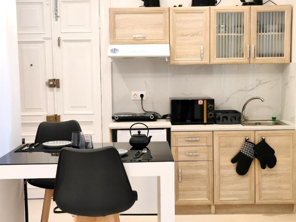Kuchyň nebo kuchyňský kout v ubytování White Studio Corfu Town