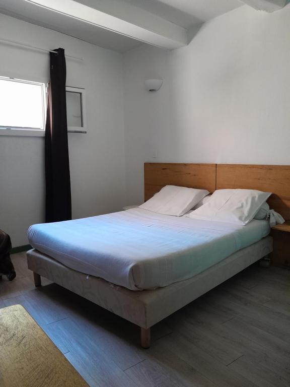 Postel nebo postele na pokoji v ubytování Le palais, hôtel - restaurant