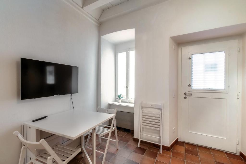 Pardo Apartments by Quokka 360 - Locarno old town - Resim 23