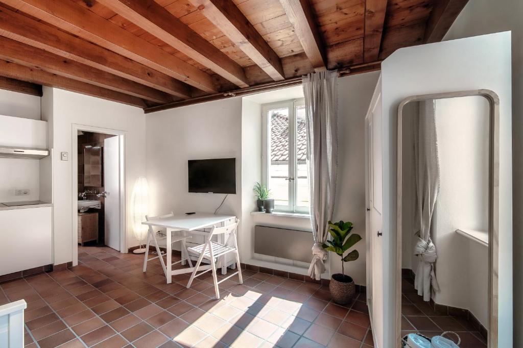 Pardo Apartments by Quokka 360 - Locarno old town - Resim 3