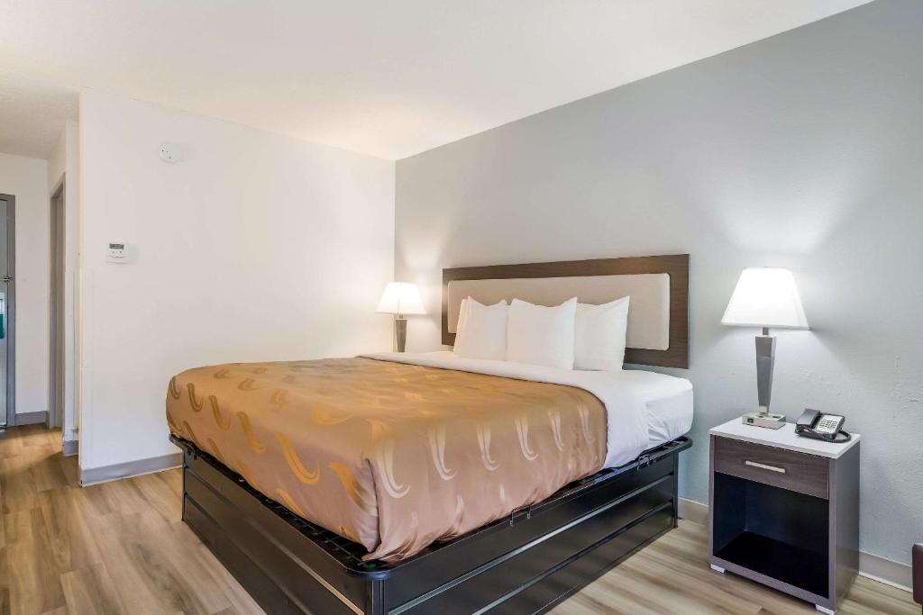 Quality Inn Jacksonville near Camp Lejeune - King Room - Non-Smoking
