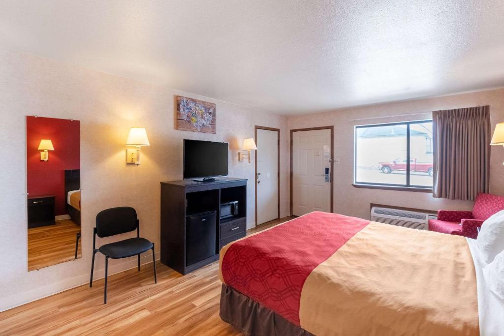 Postel nebo postele na pokoji v ubytování Econo Lodge Fredericksburg