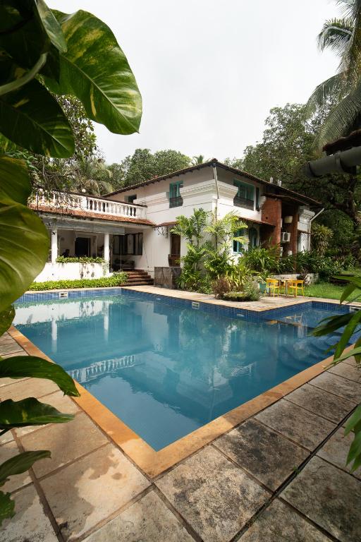 Bazén v ubytování Island House Goa nebo v jeho okolí