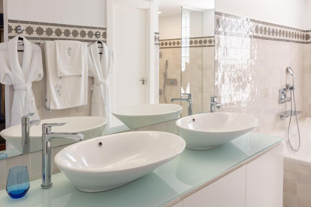 Koupelna v ubytování CasaBlu - An Andalusian Boutique Hotel