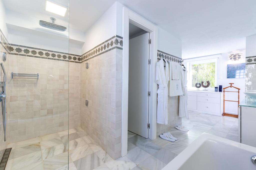 Koupelna v ubytování CasaBlu - An Andalusian Boutique Hotel