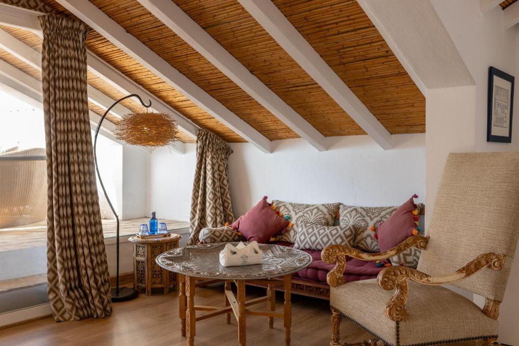 Posezení v ubytování CasaBlu - An Andalusian Boutique Hotel