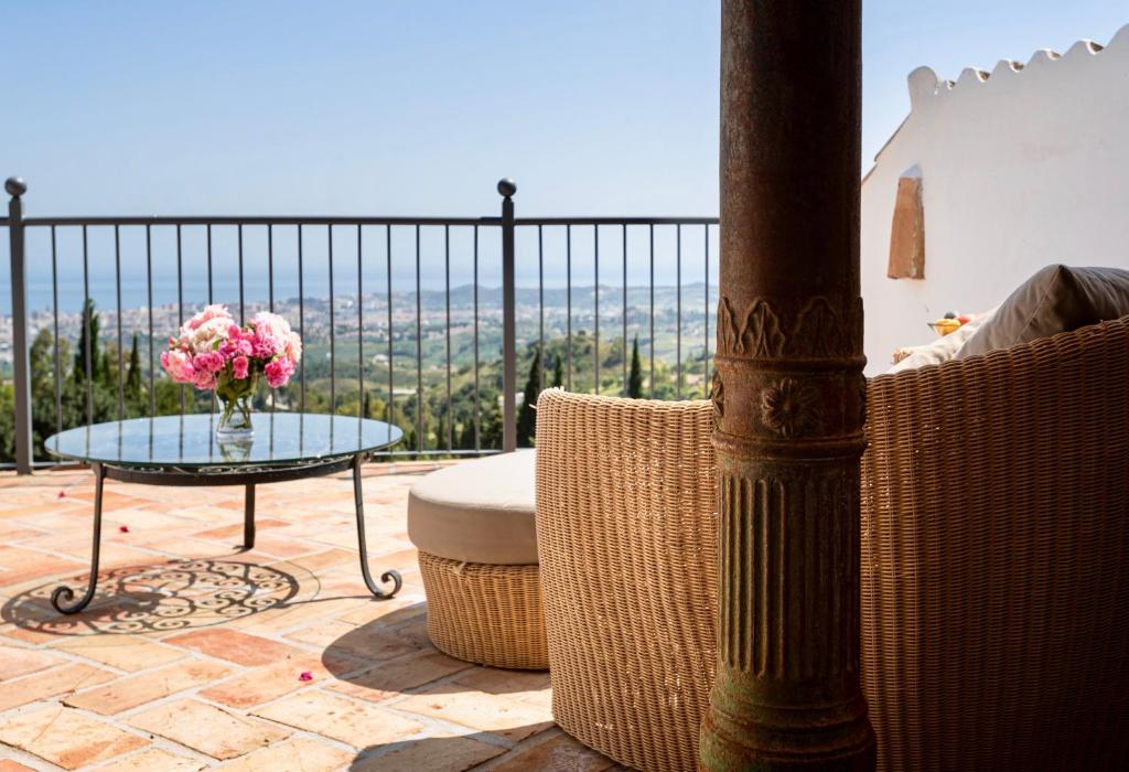 Balkón nebo terasa v ubytování CasaBlu - An Andalusian Boutique Hotel