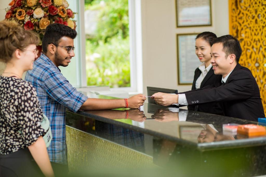 Sapa Praha Hotel: Vị trí, đặc điểm, tiện ích, giá bán các hạng phòng & kinh nghiệm đặt phòng