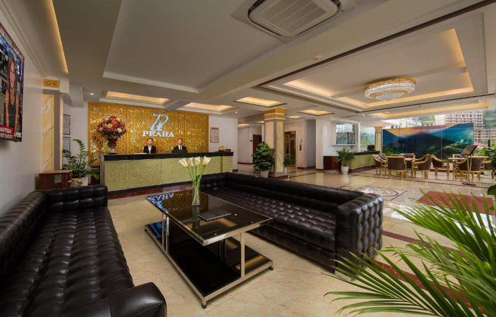 Khu vực ghế ngồi tại Sapa Praha Hotel