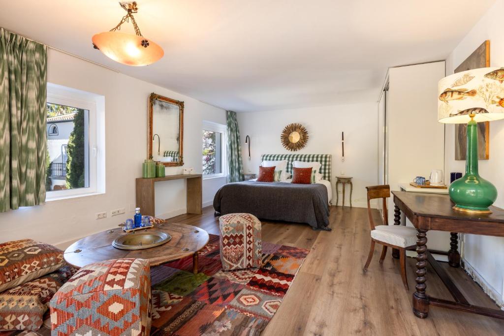 
King Room with Mountain View
