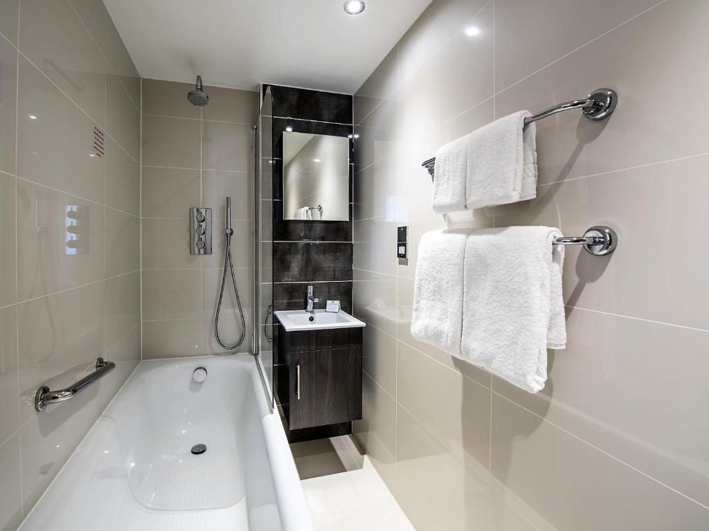Holiday Inn London Kensington High St., an IHG Hotel - 