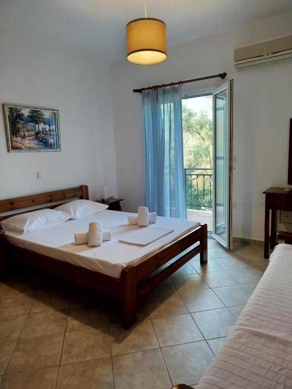 Posteľ alebo postele v izbe v ubytovaní Riverside Αpartments